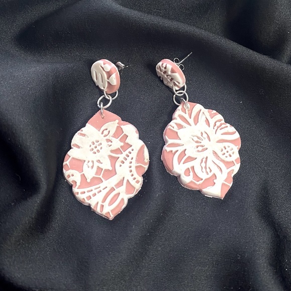 Blue Willow Boutique Earrings - Picture 4 of 4